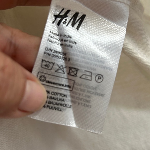 H&M Divided Cream Tee - Picture 7 of 8